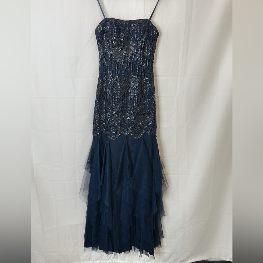 Gorgeous gown for any event !